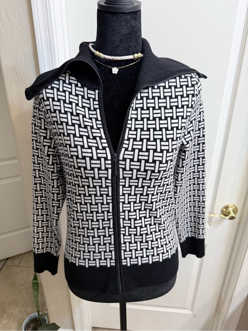 Marc New York Andrew Marc Geometric Black& White Zip-Front Knit Cardigan Size XS